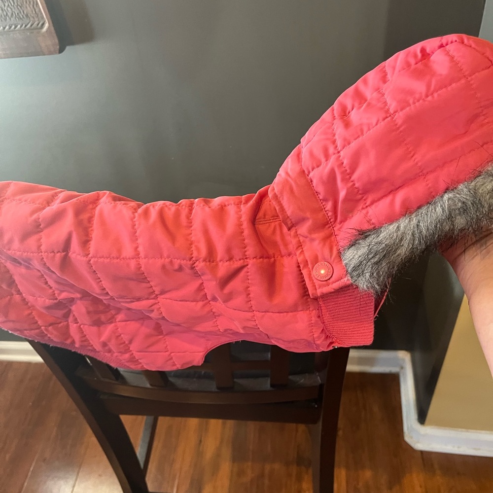 Hooded rain jacket